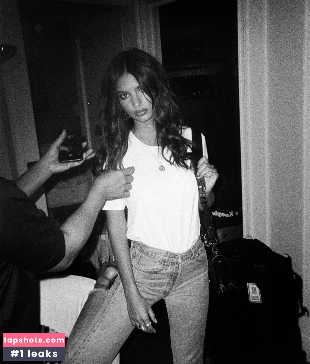 Emily Ratajkowski gallery photo #6964