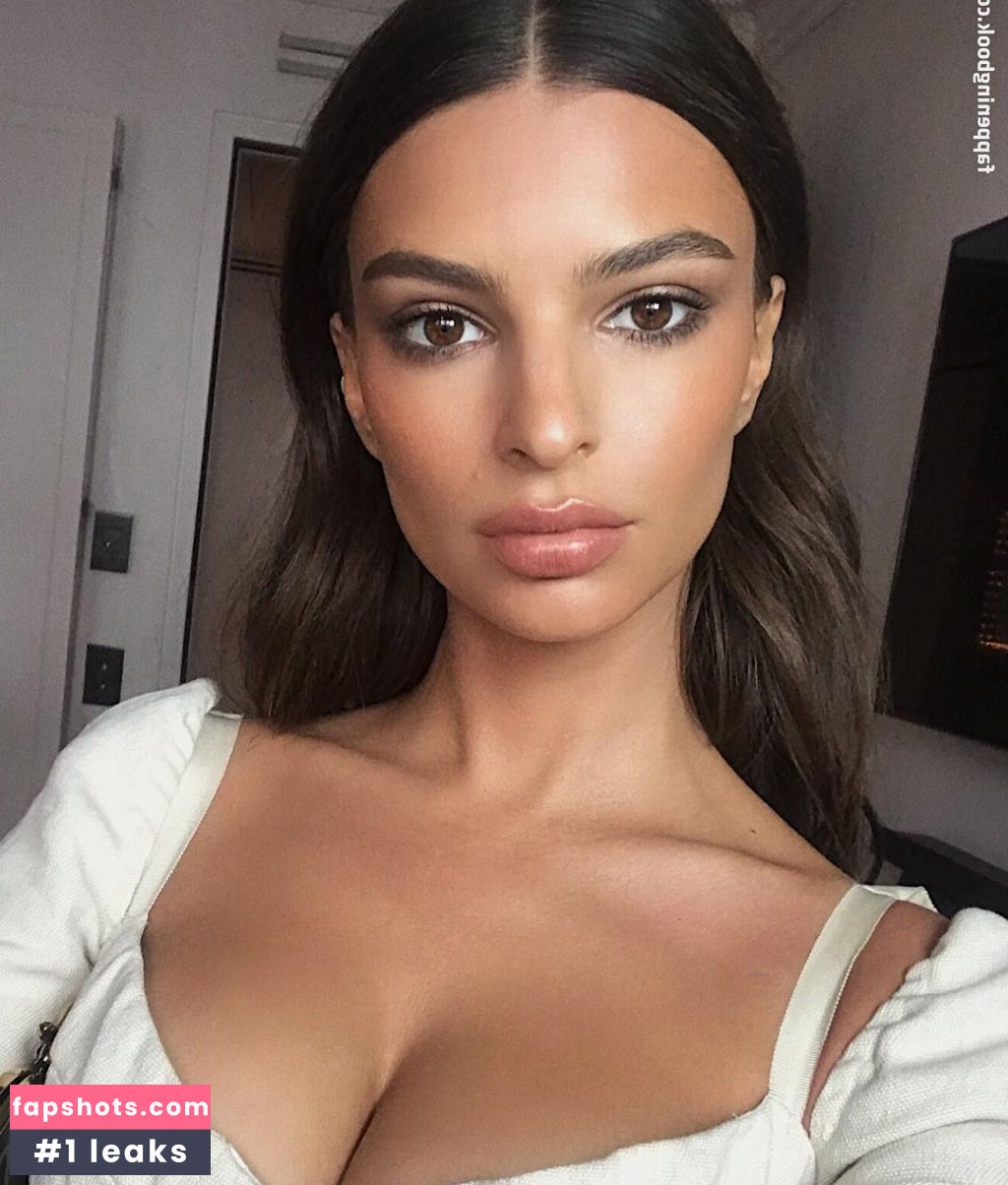 Emily Ratajkowski gallery photo #6997