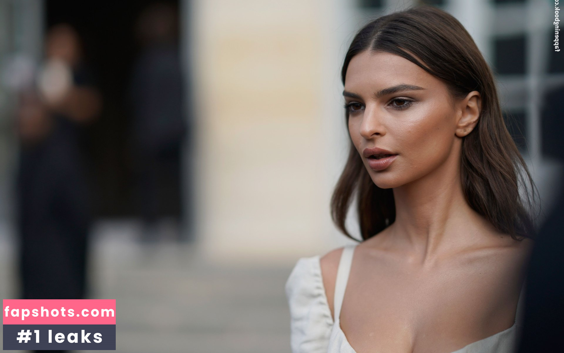 Emily Ratajkowski gallery photo #7000