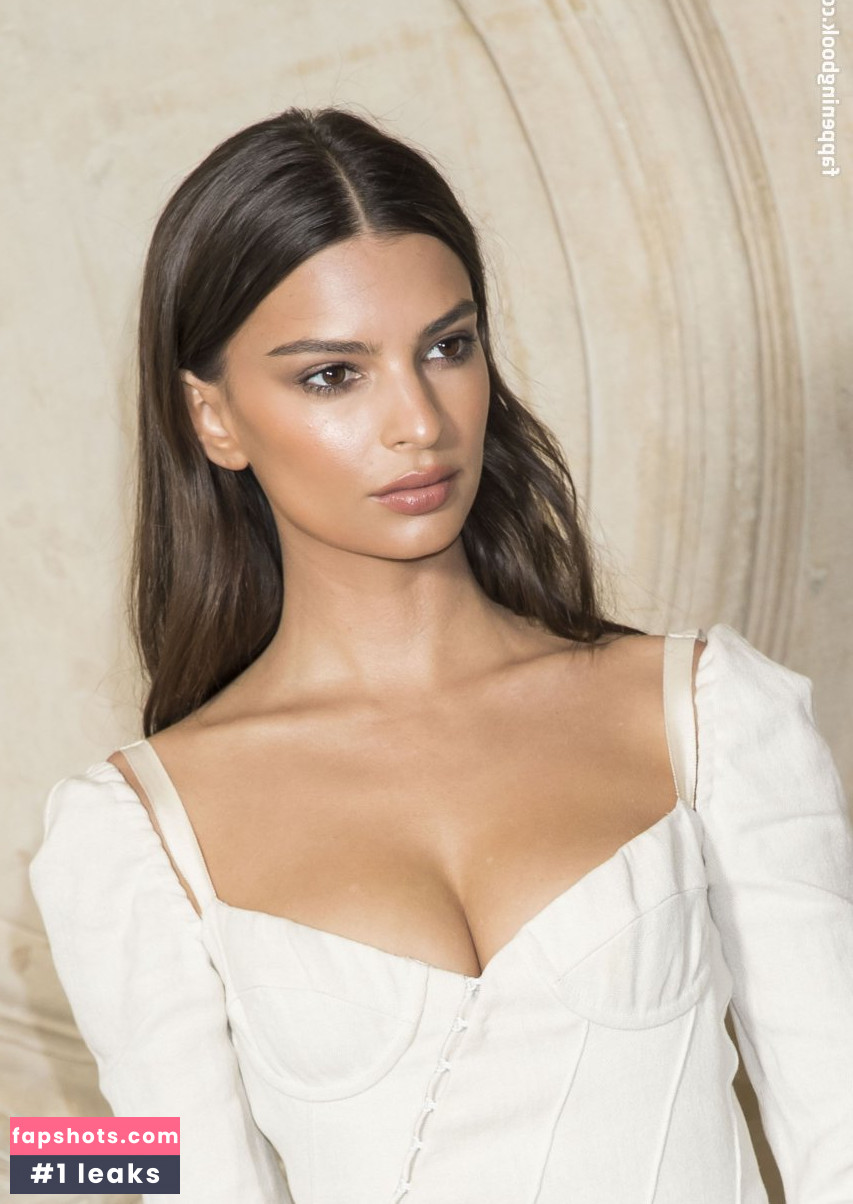 Emily Ratajkowski gallery photo #7005