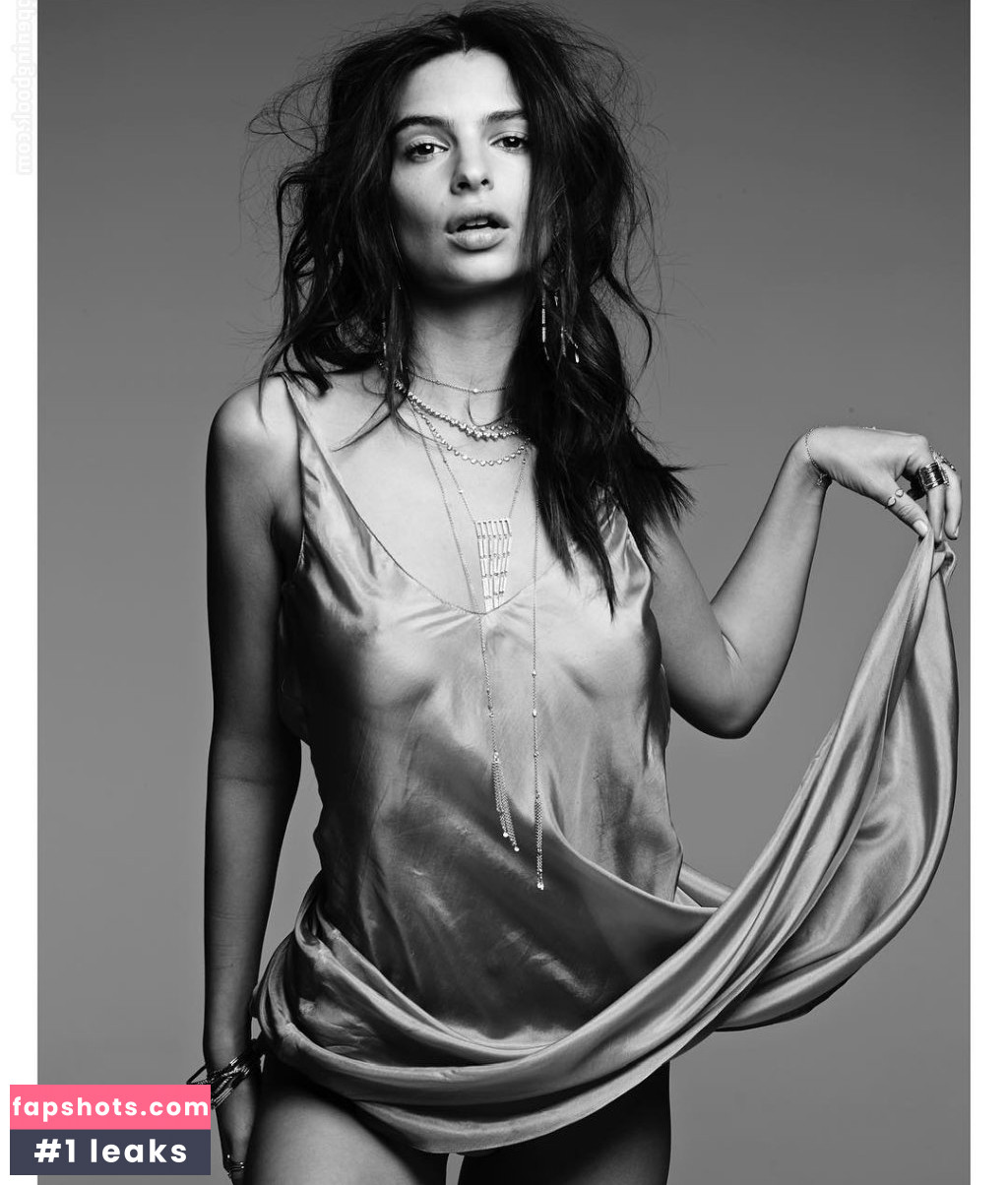 Emily Ratajkowski gallery photo #7024