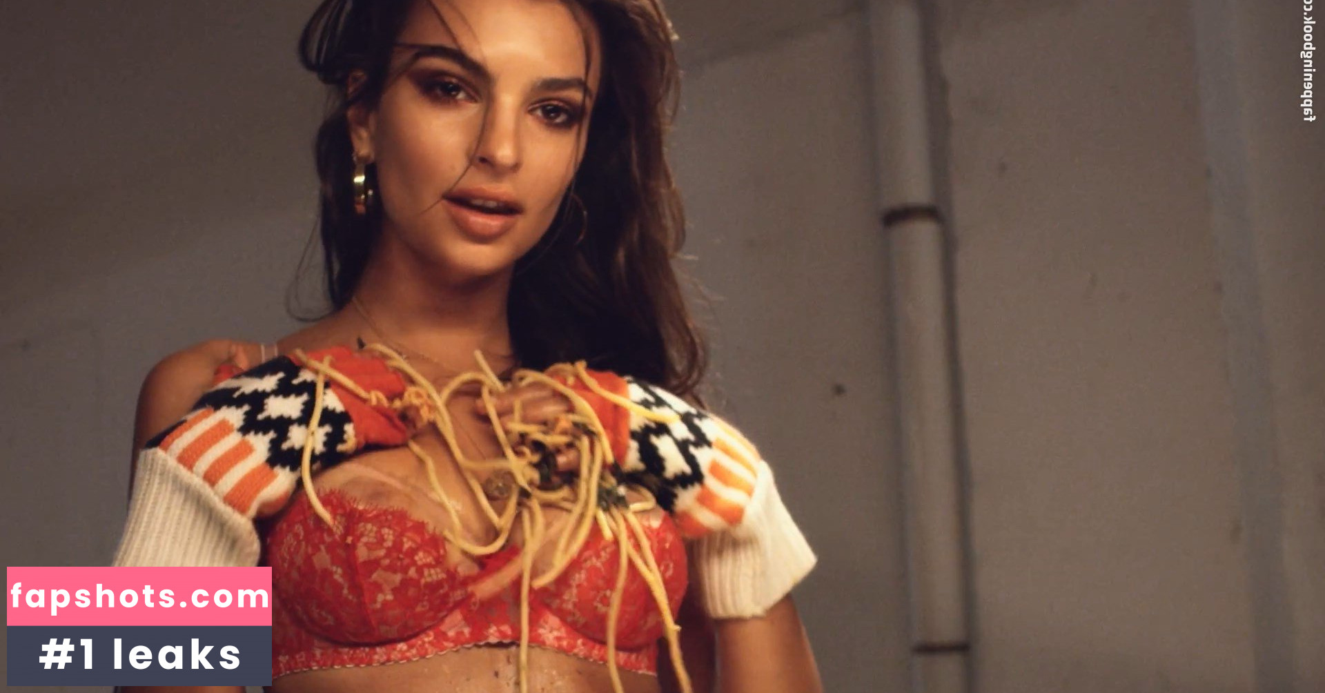 Emily Ratajkowski gallery photo #7066