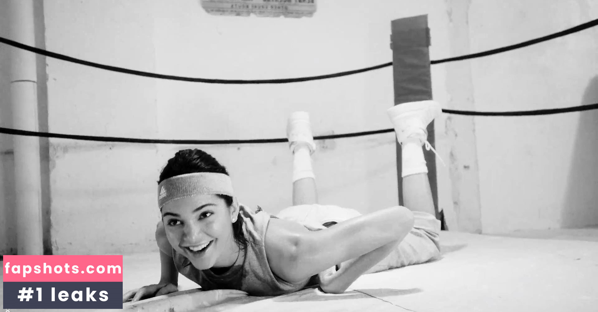 Emily Ratajkowski gallery photo #7099