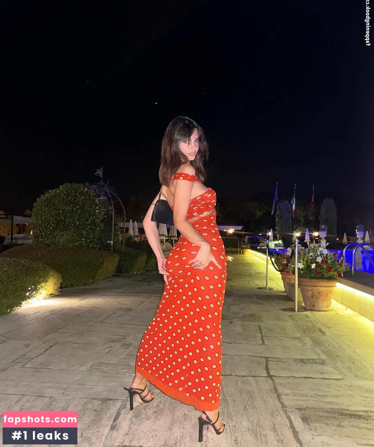 Emily Ratajkowski gallery photo #712