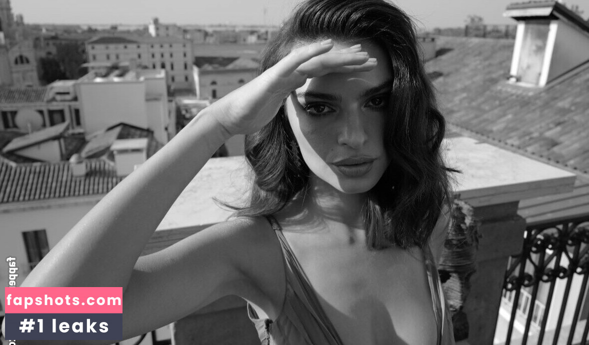 Emily Ratajkowski gallery photo #713