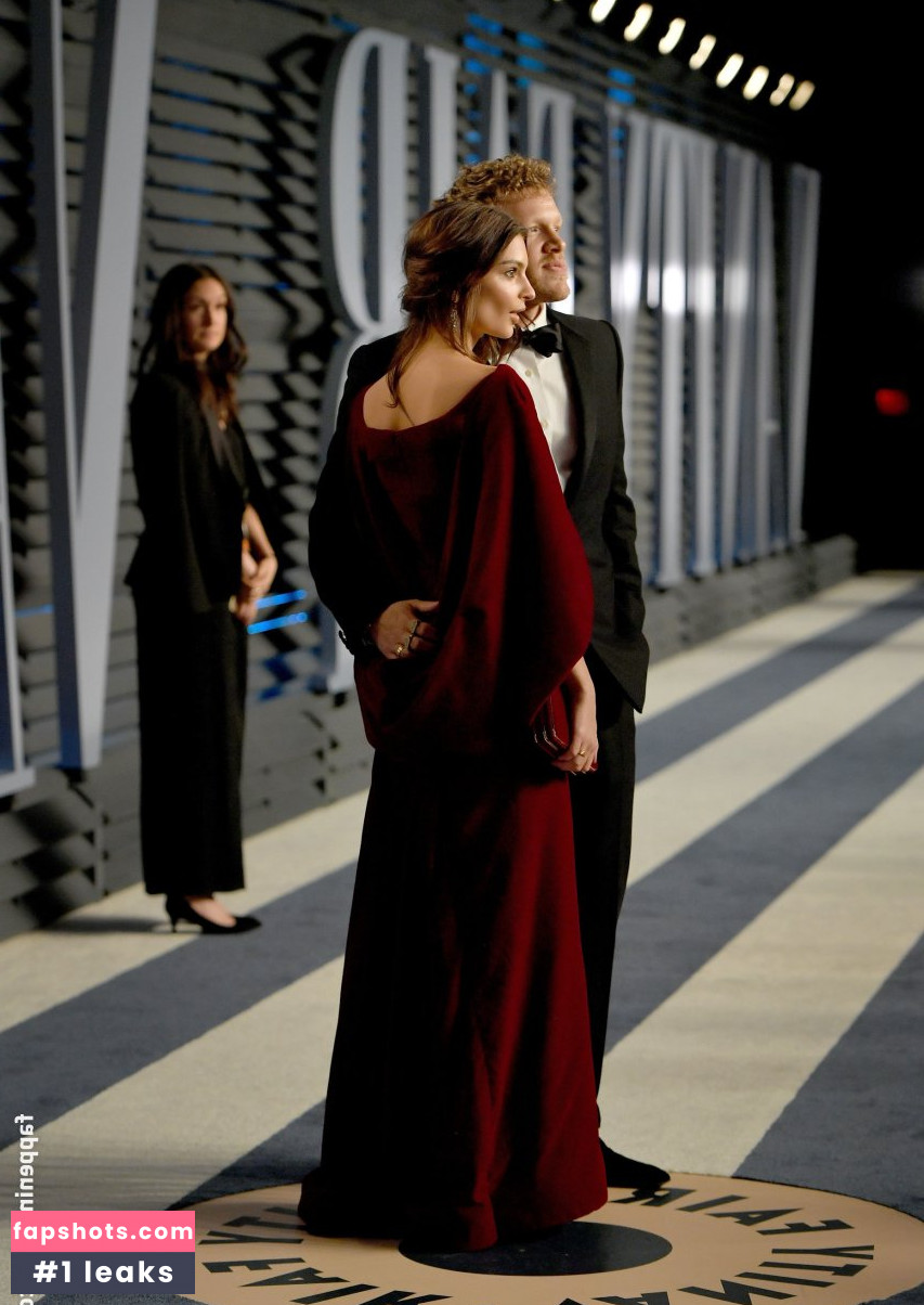 Emily Ratajkowski gallery photo #7124