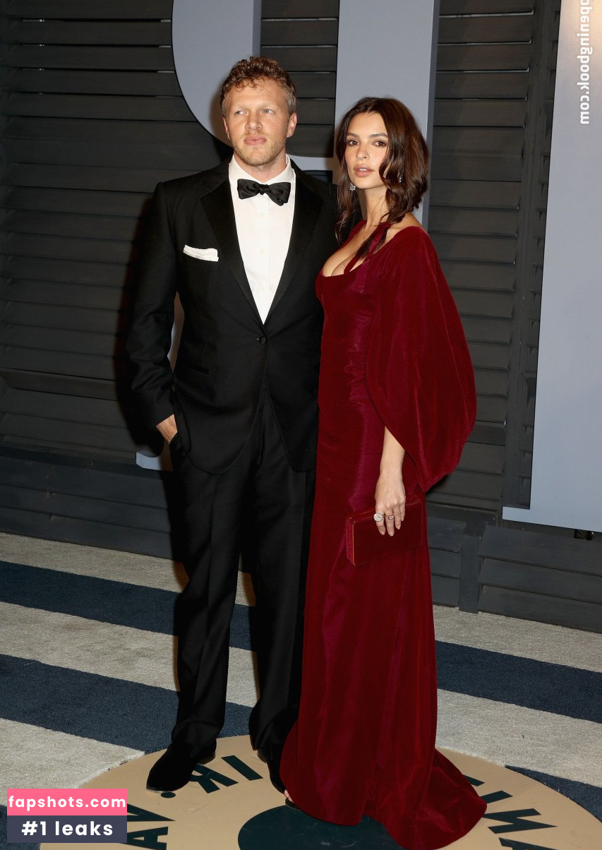 Emily Ratajkowski gallery photo #7130