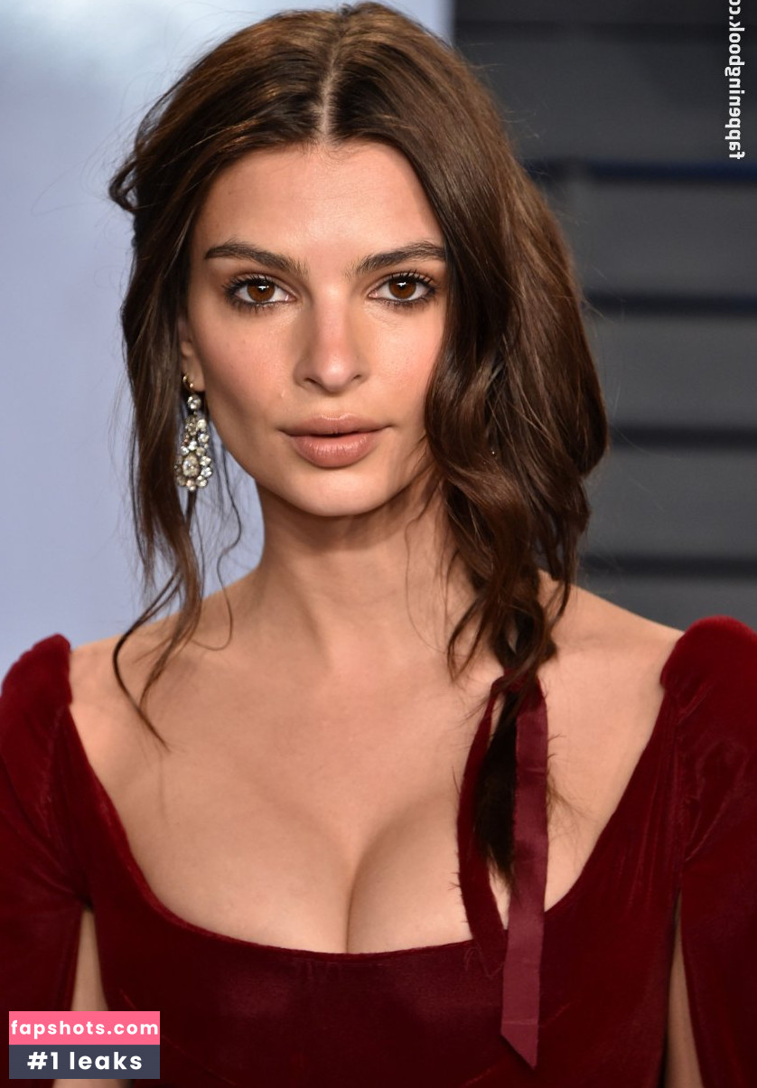 Emily Ratajkowski gallery photo #7133