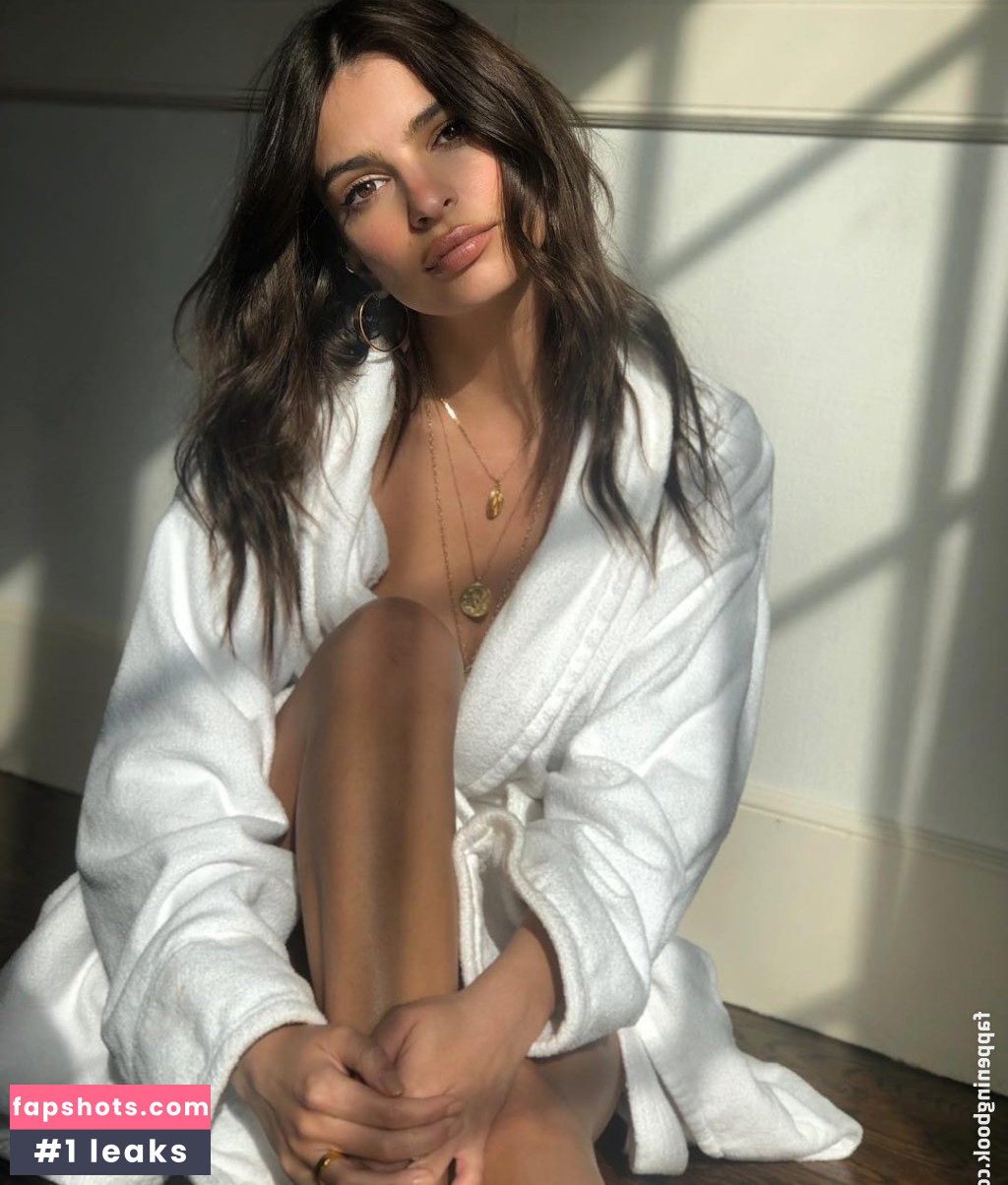 Emily Ratajkowski gallery photo #7189