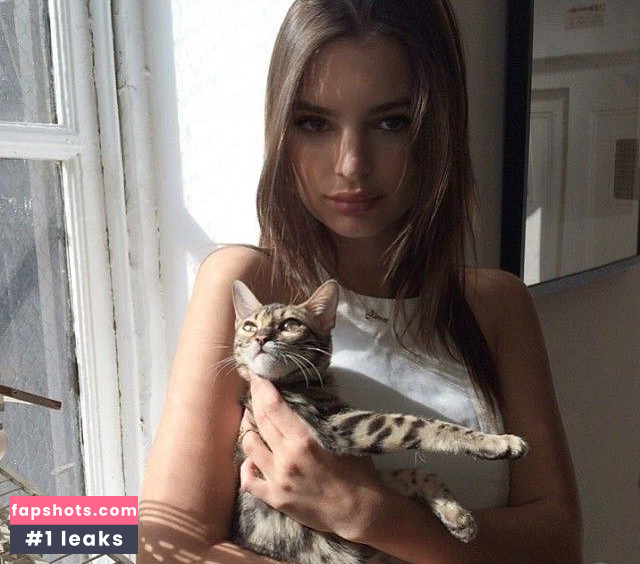 Emily Ratajkowski gallery photo #7190