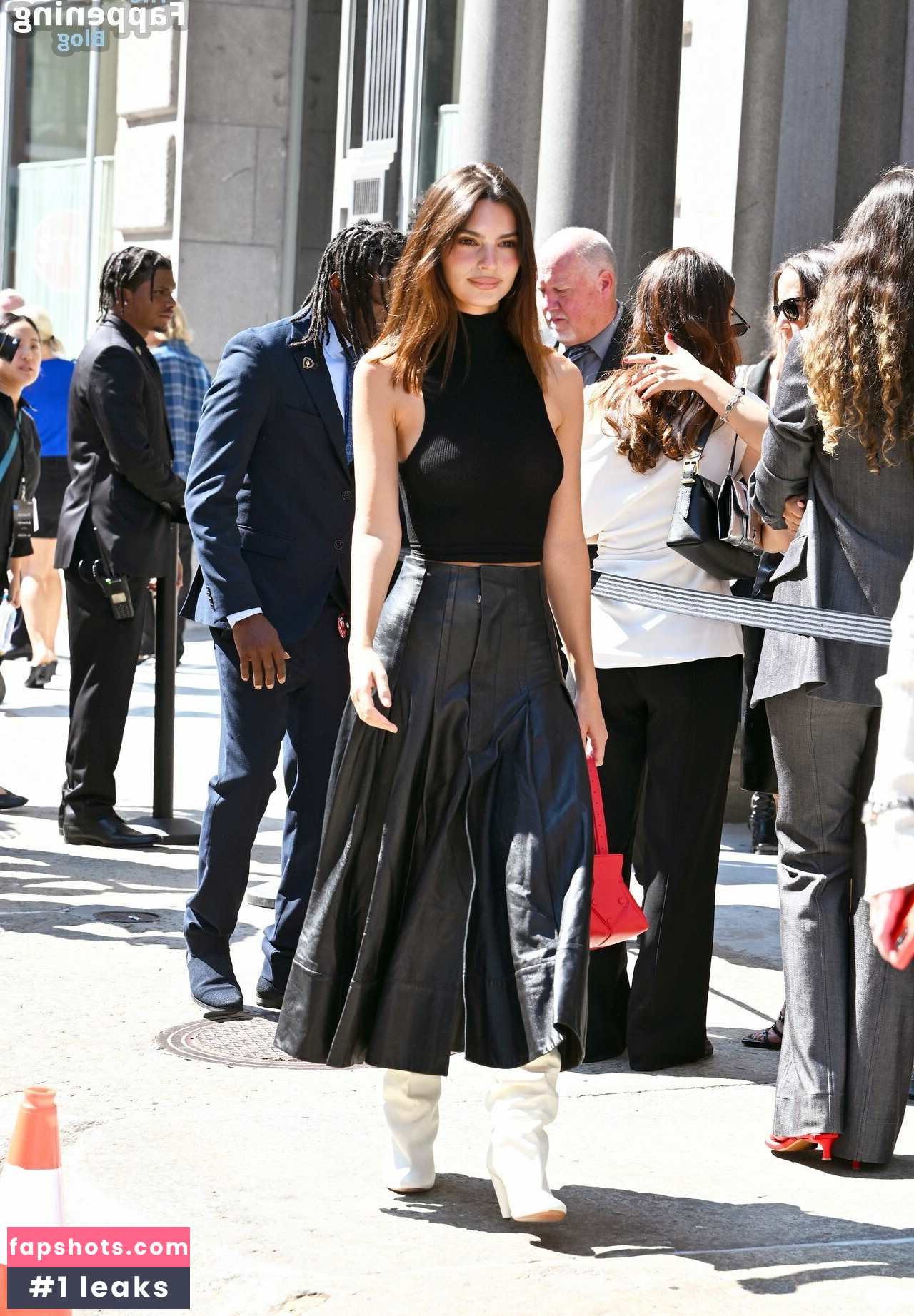 Emily Ratajkowski gallery photo #720