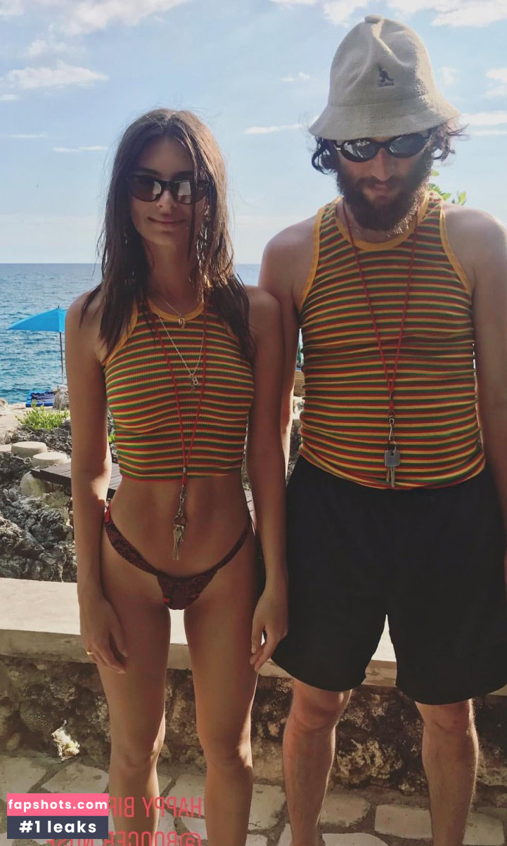 Emily Ratajkowski gallery photo #7211