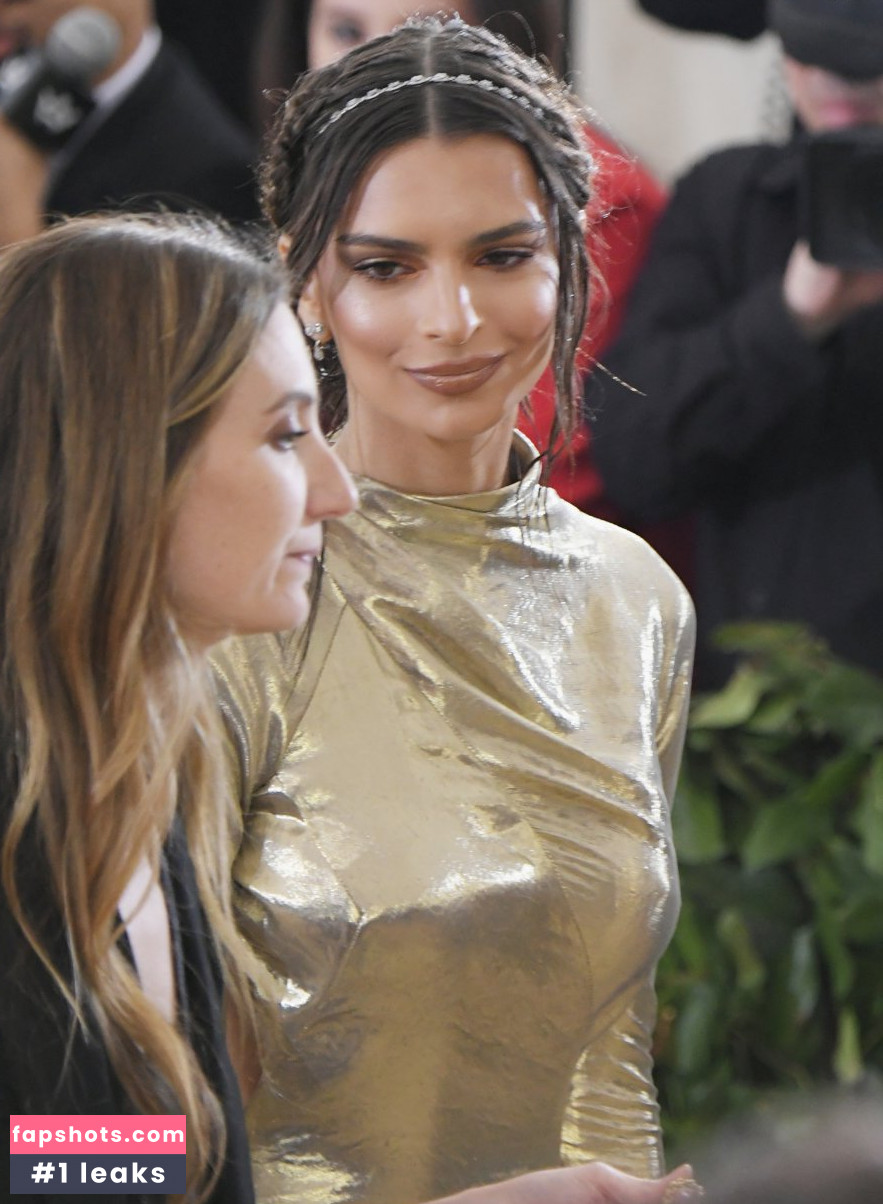 Emily Ratajkowski gallery photo #7226