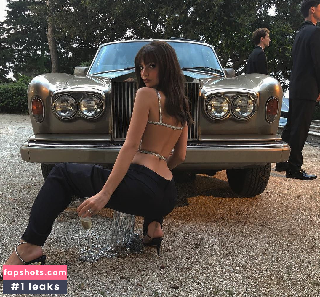 Emily Ratajkowski gallery photo #7294