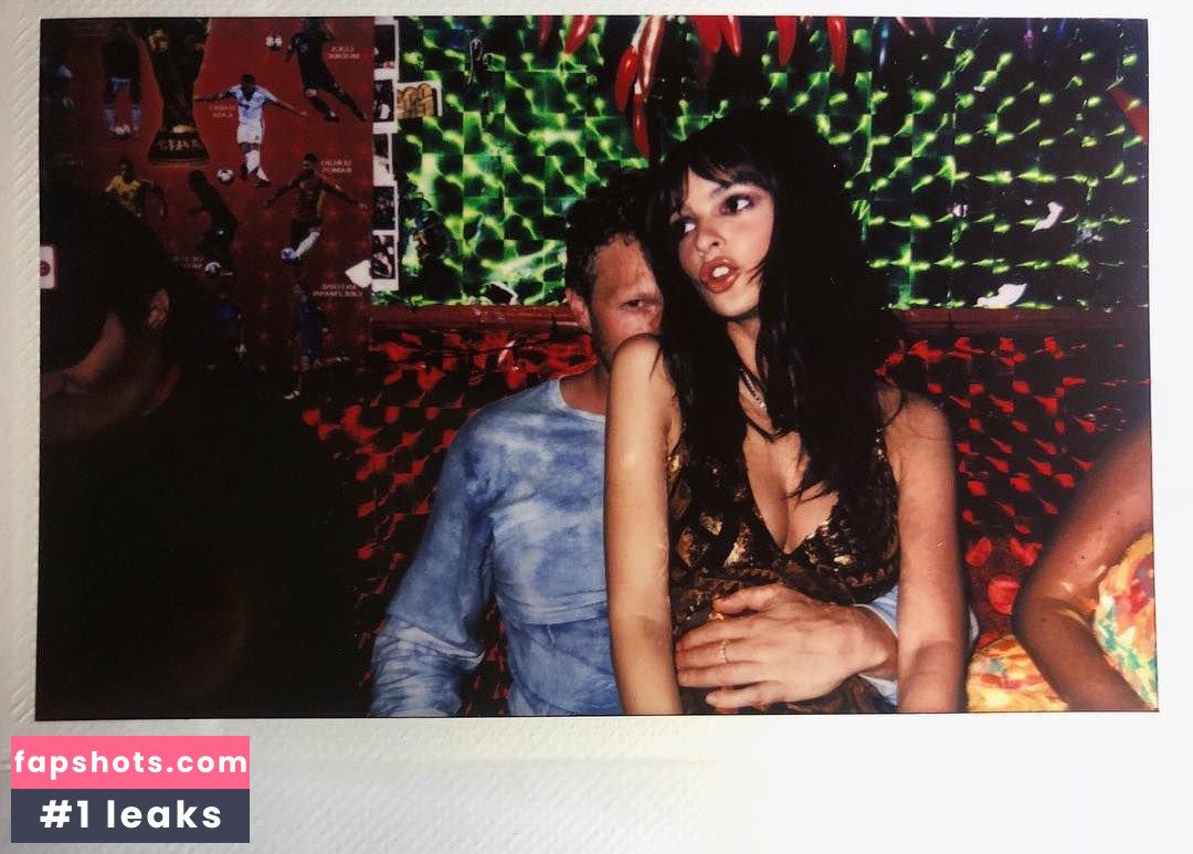 Emily Ratajkowski gallery photo #7322