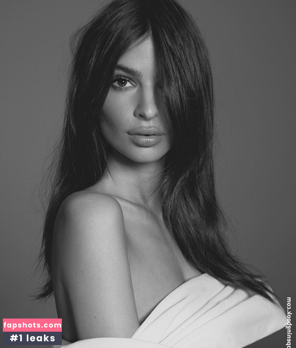 Emily Ratajkowski gallery photo #7323