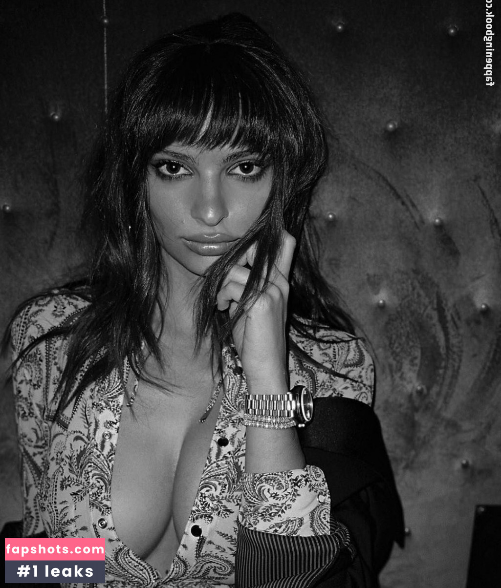 Emily Ratajkowski gallery photo #7332