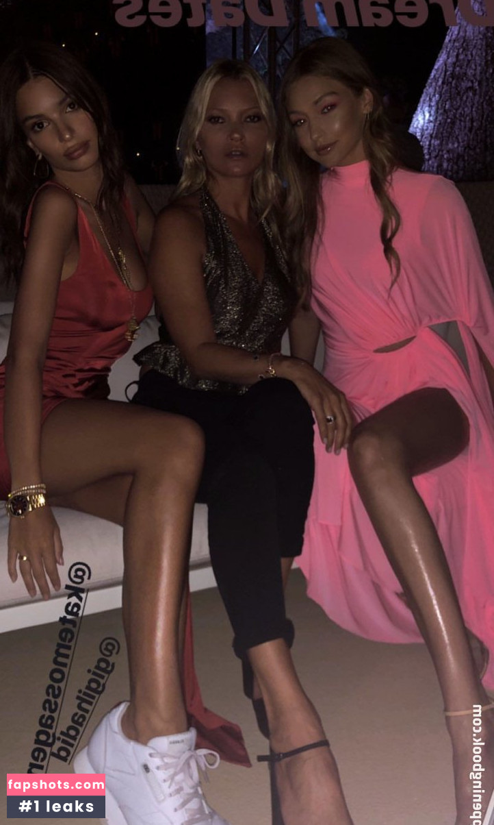 Emily Ratajkowski gallery photo #7339