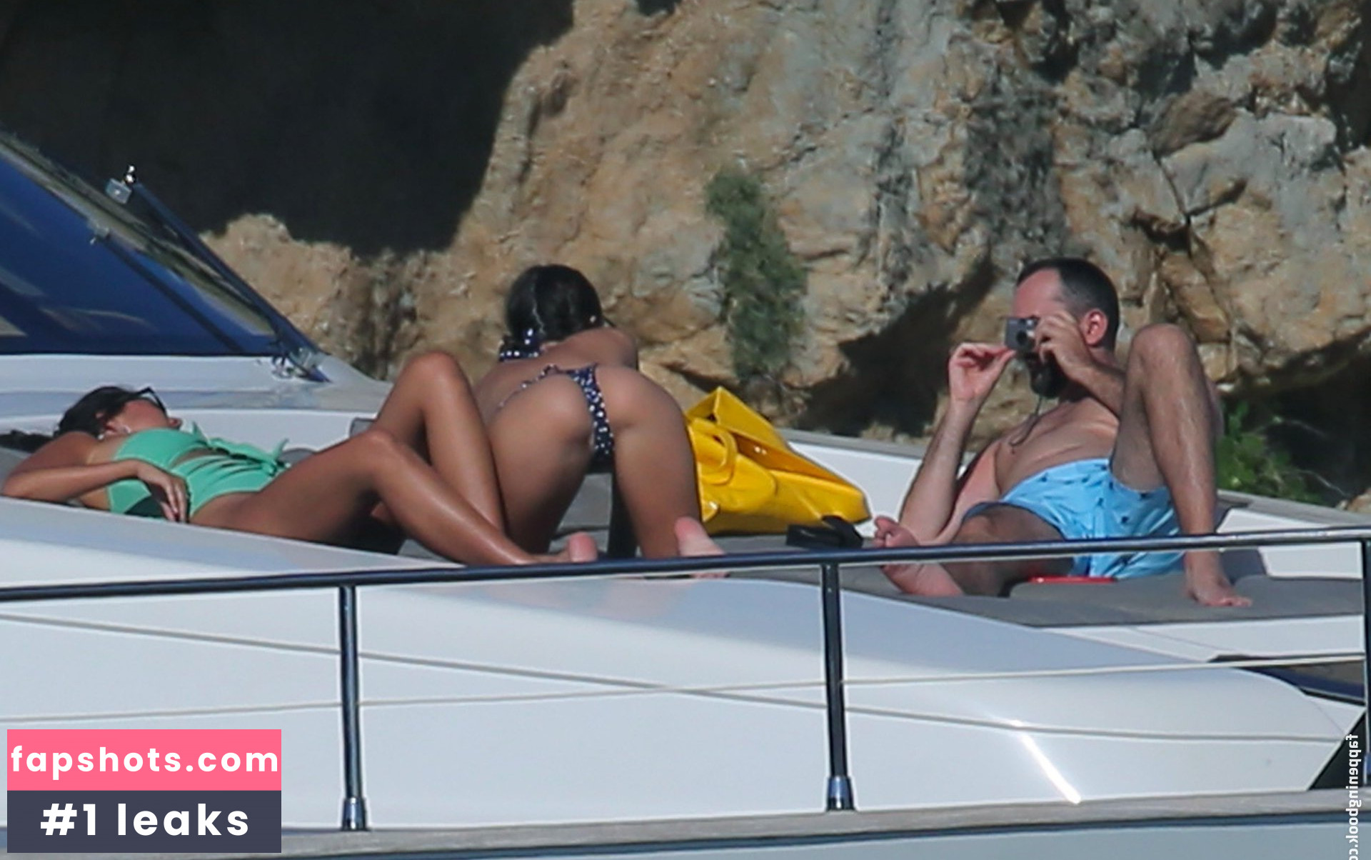 Emily Ratajkowski gallery photo #7343