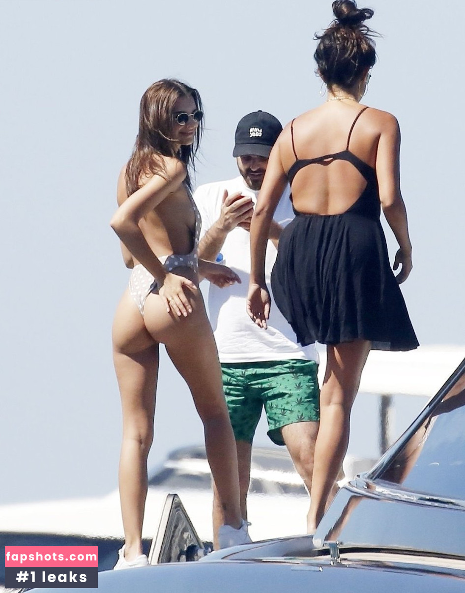 Emily Ratajkowski gallery photo #7346