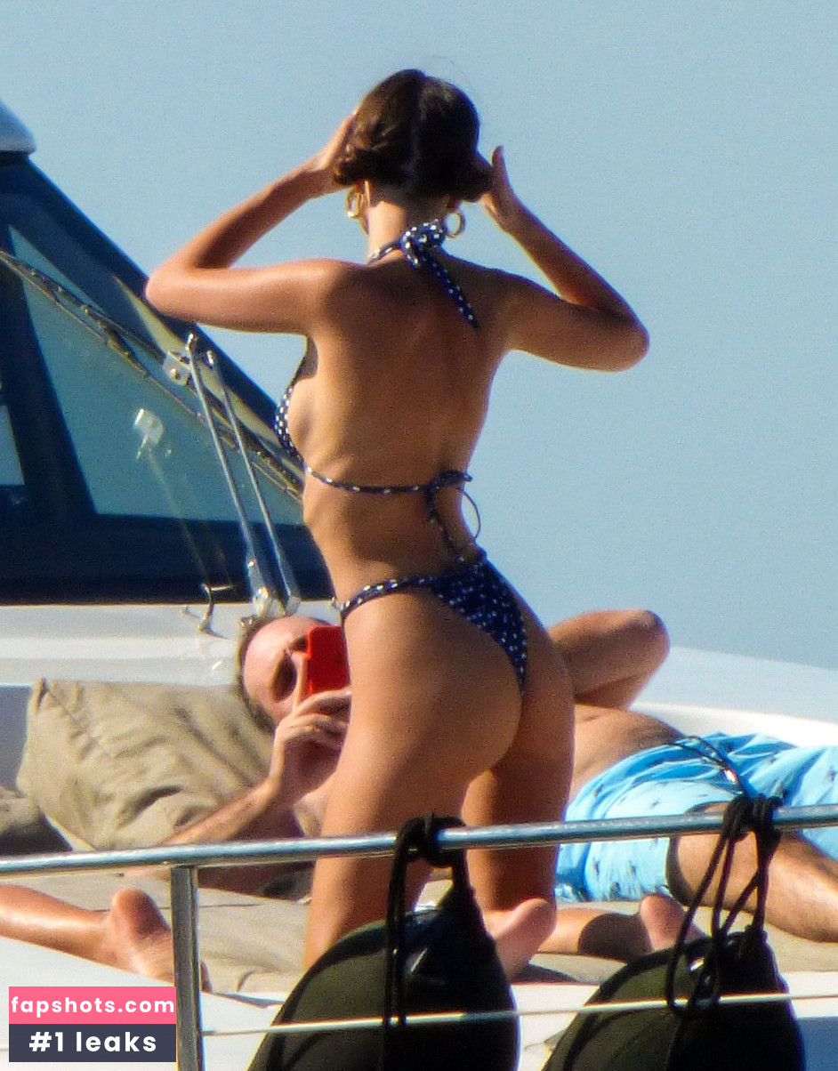 Emily Ratajkowski gallery photo #7348