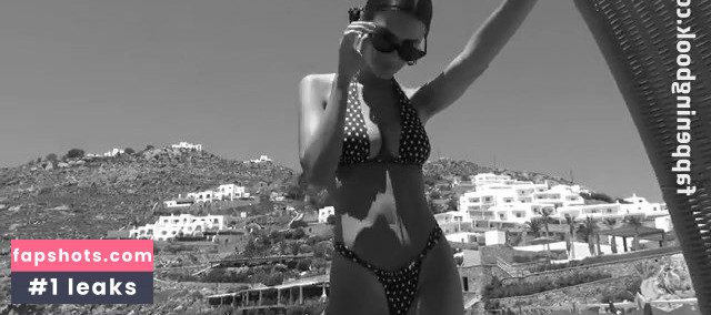 Emily Ratajkowski gallery photo #7359