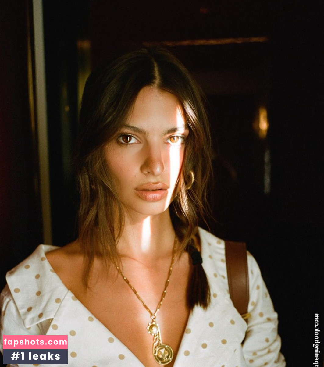 Emily Ratajkowski gallery photo #7369