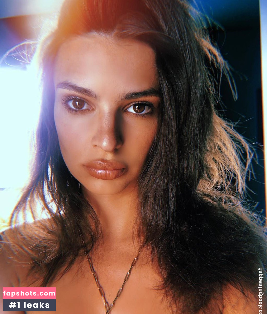 Emily Ratajkowski gallery photo #7373