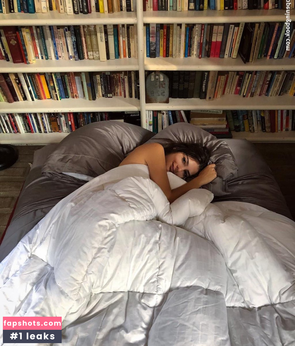 Emily Ratajkowski gallery photo #7378