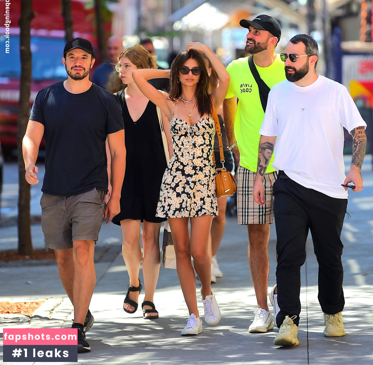 Emily Ratajkowski gallery photo #7385