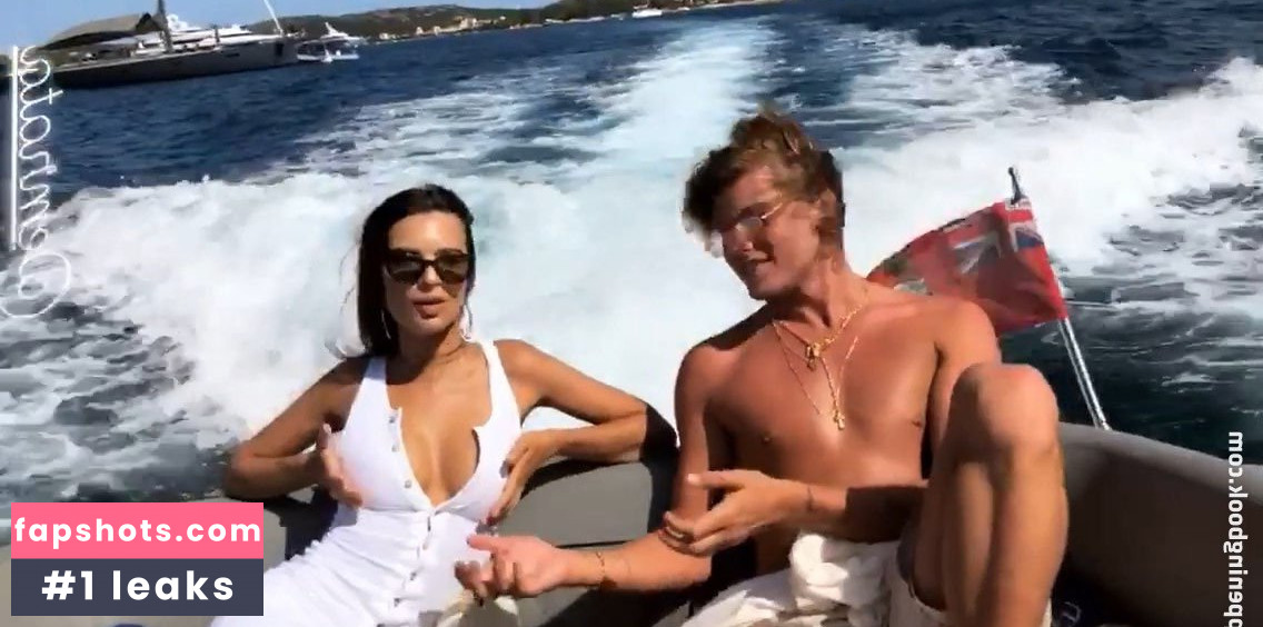 Emily Ratajkowski gallery photo #7450