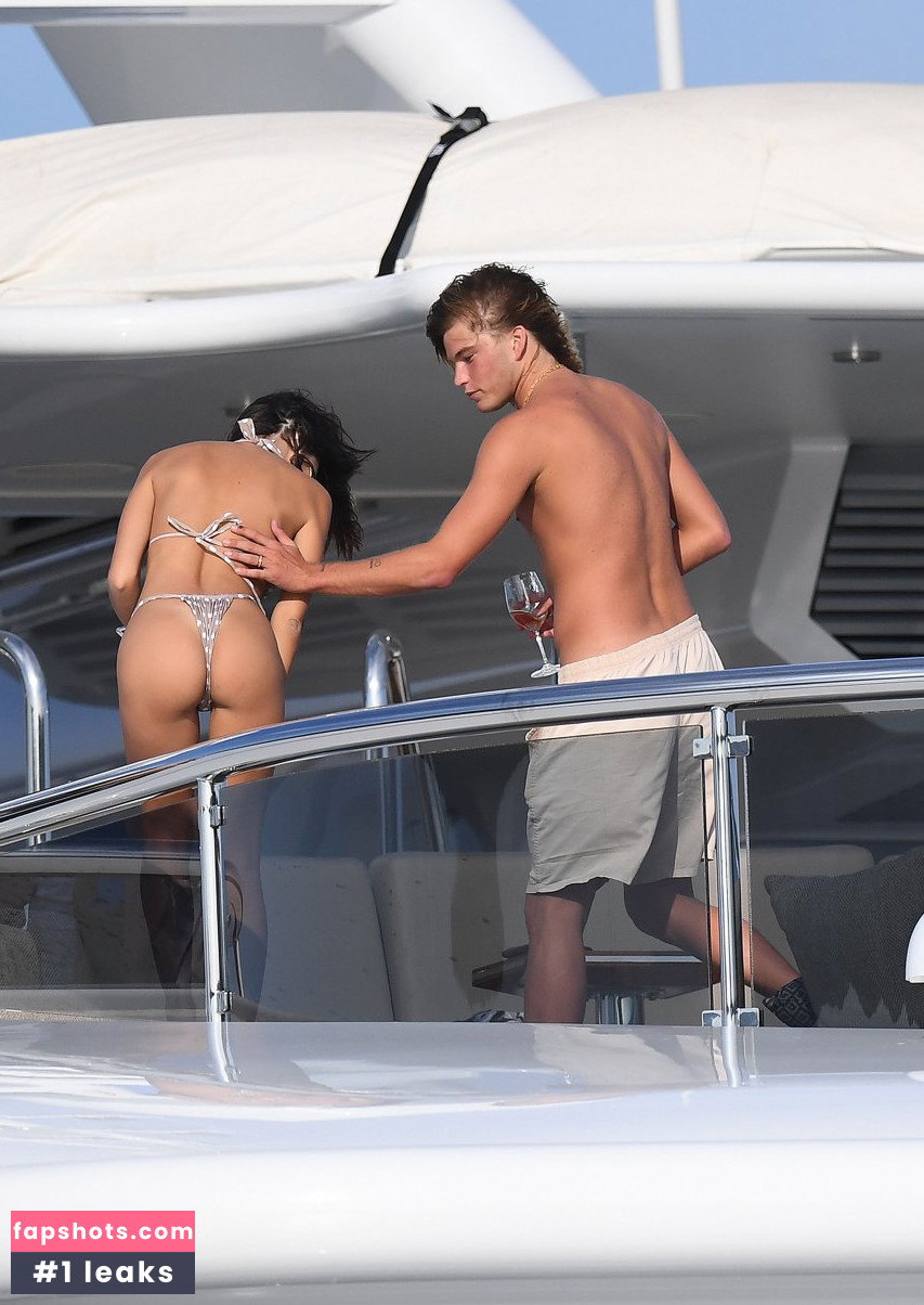 Emily Ratajkowski gallery photo #7459