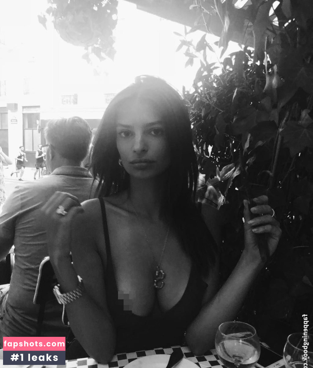 Emily Ratajkowski gallery photo #7463