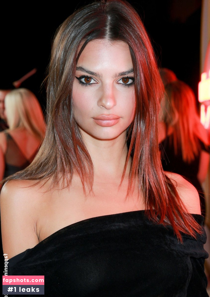 Emily Ratajkowski gallery photo #7475