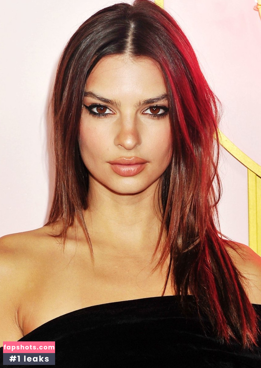 Emily Ratajkowski gallery photo #7477