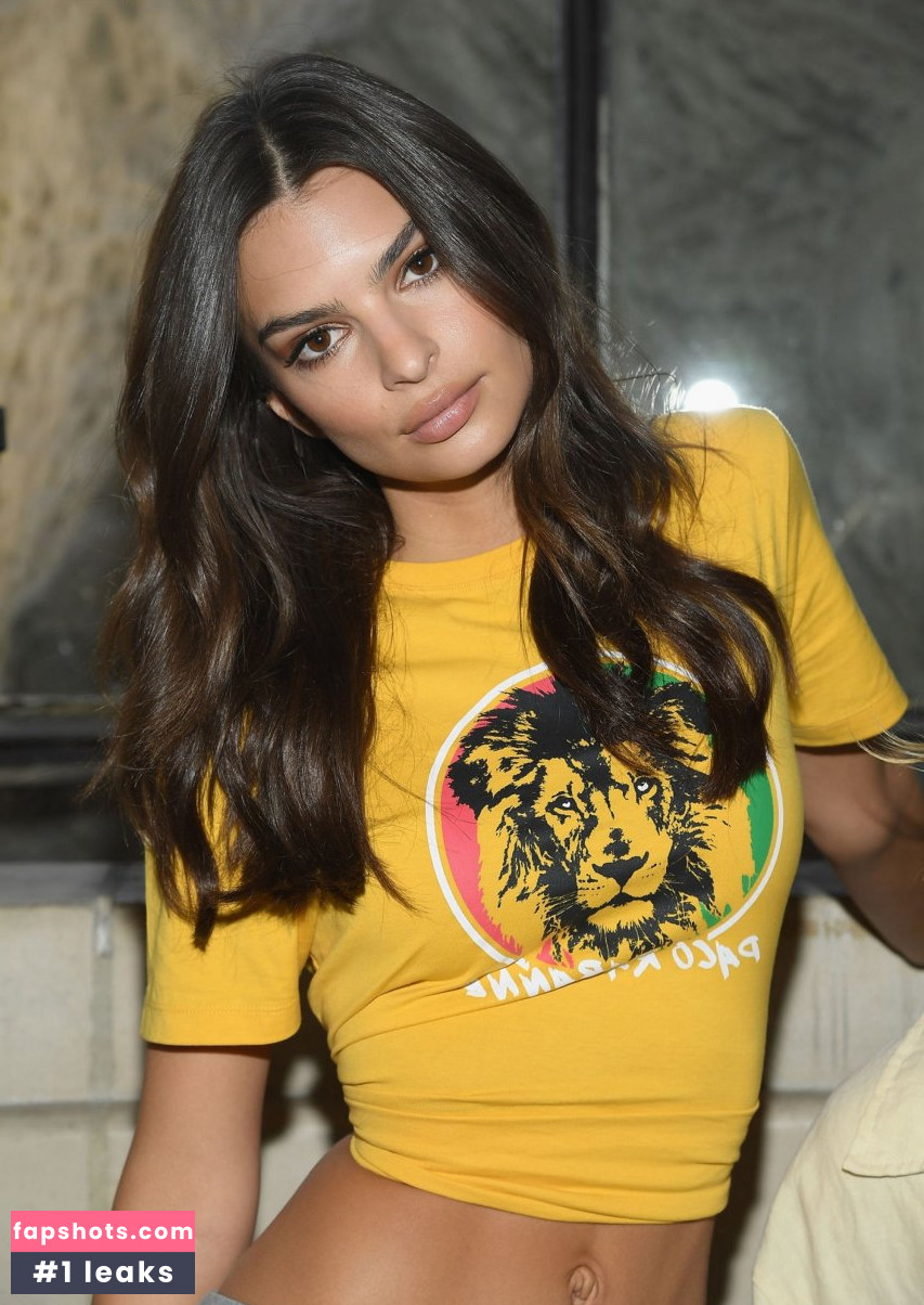 Emily Ratajkowski gallery photo #7491