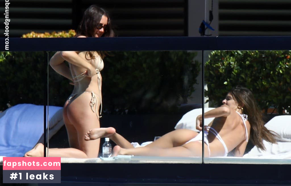 Emily Ratajkowski gallery photo #7560