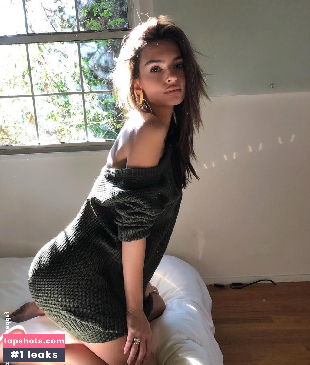 Emily Ratajkowski gallery photo #7592