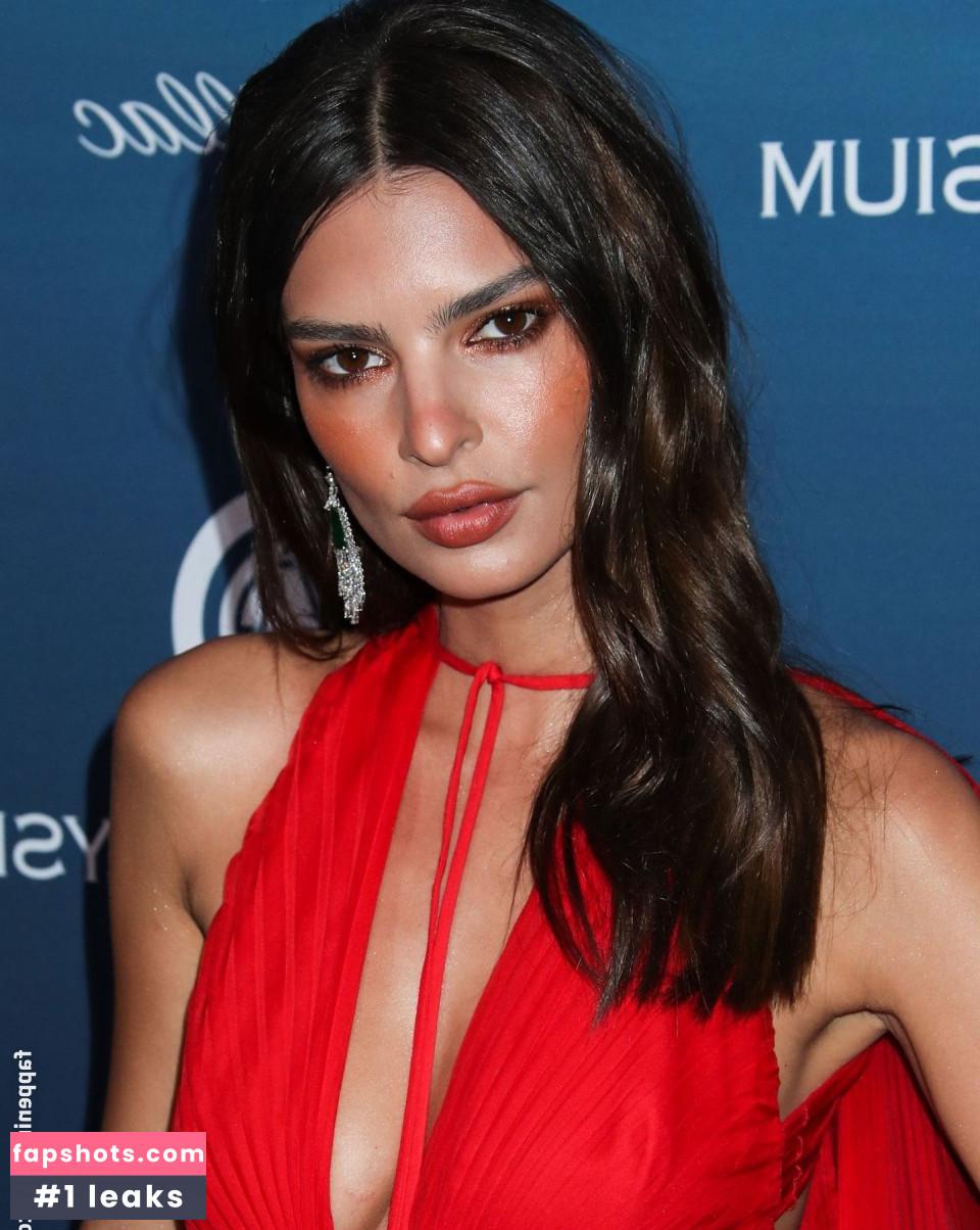 Emily Ratajkowski gallery photo #7603