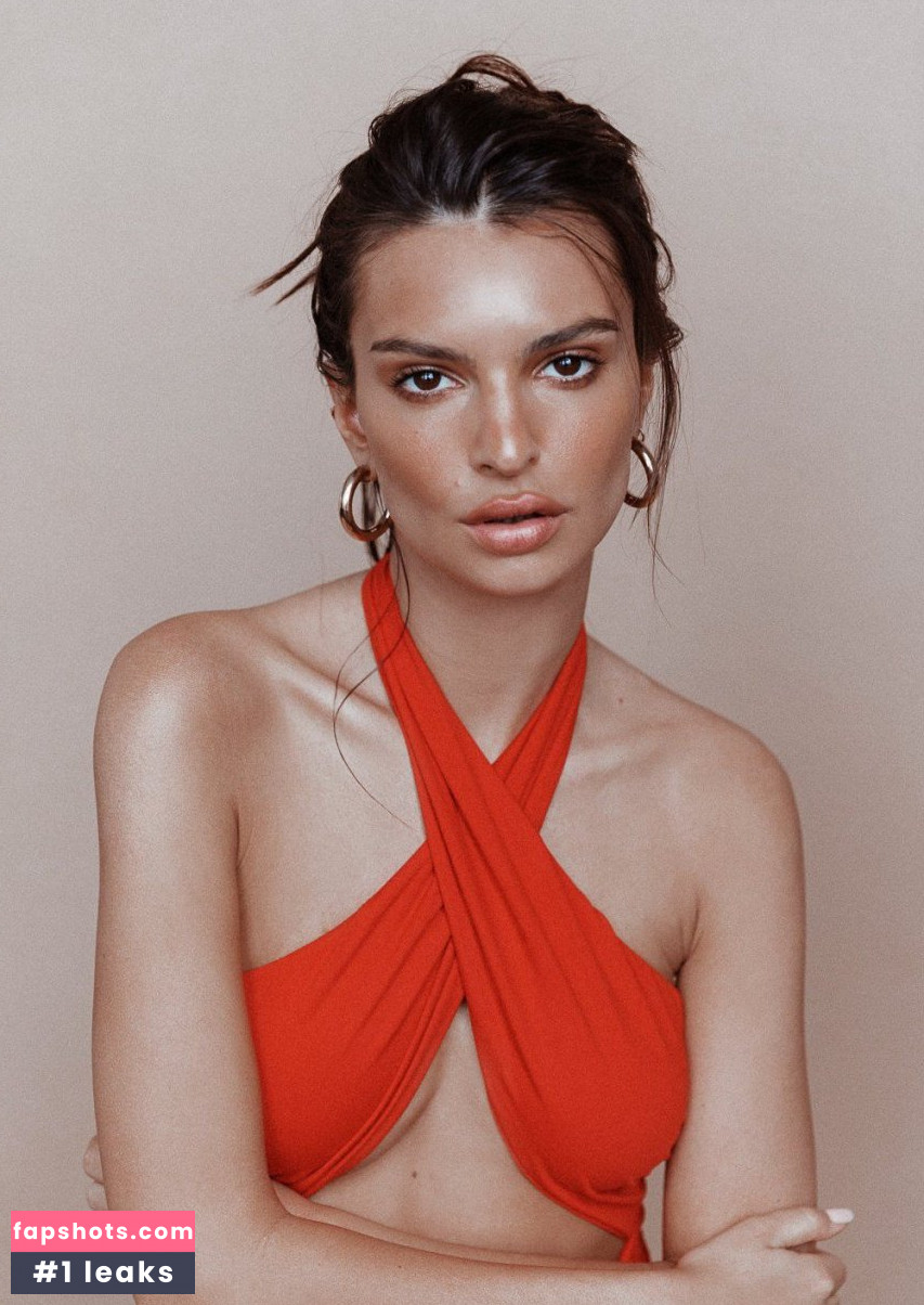 Emily Ratajkowski gallery photo #7622