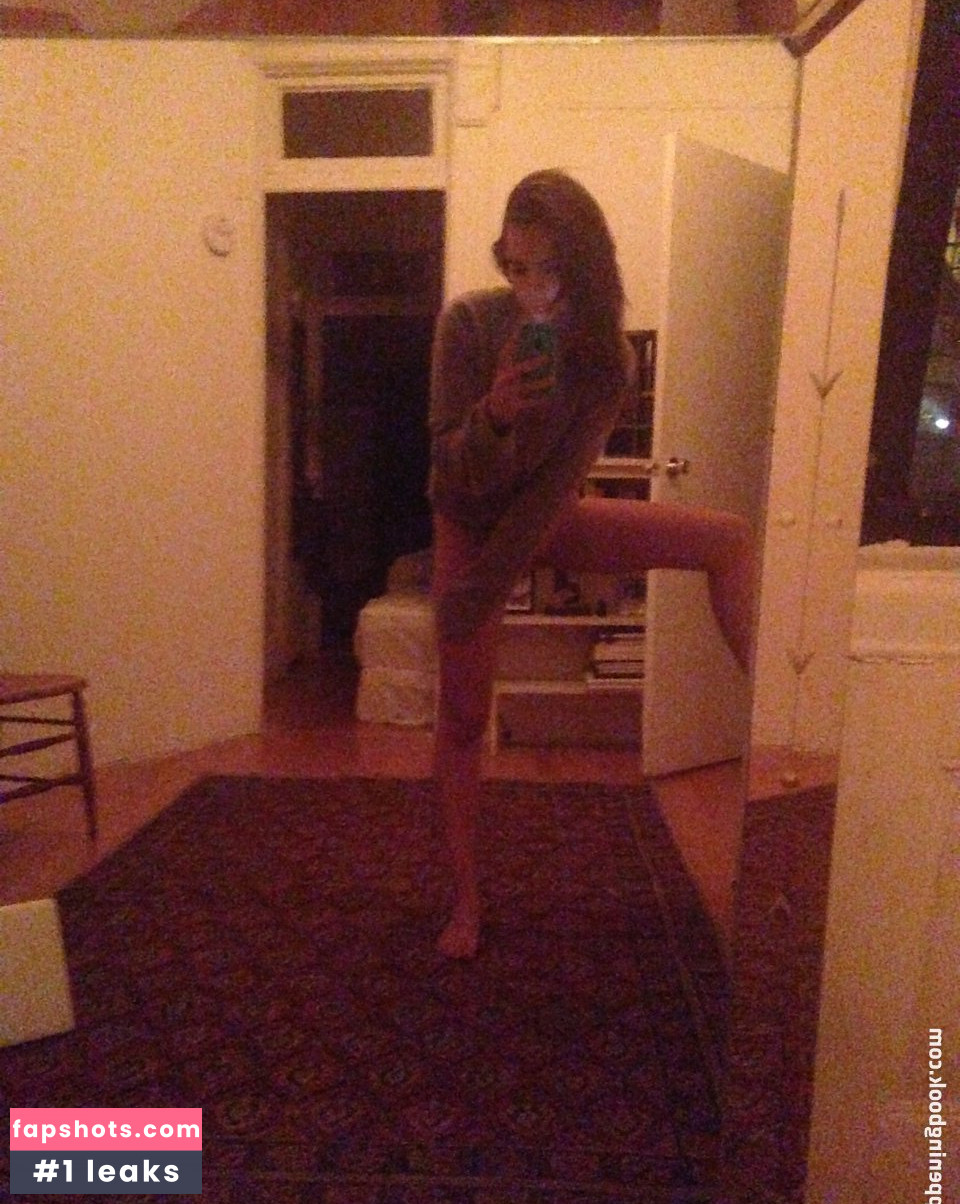 Emily Ratajkowski gallery photo #7643