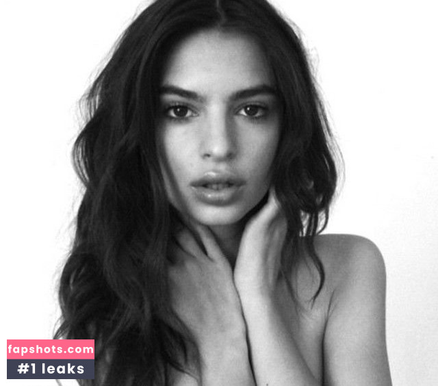 Emily Ratajkowski gallery photo #7650