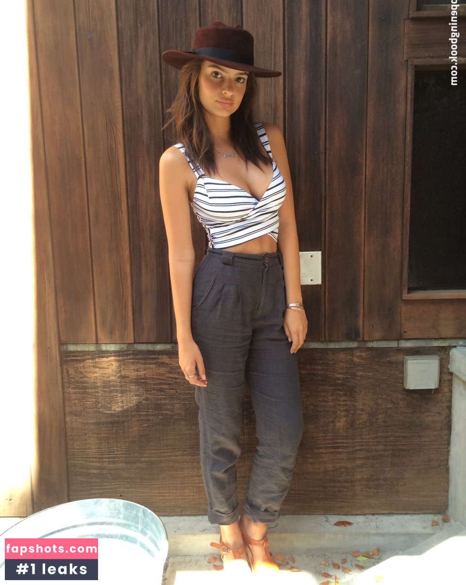 Emily Ratajkowski gallery photo #7654
