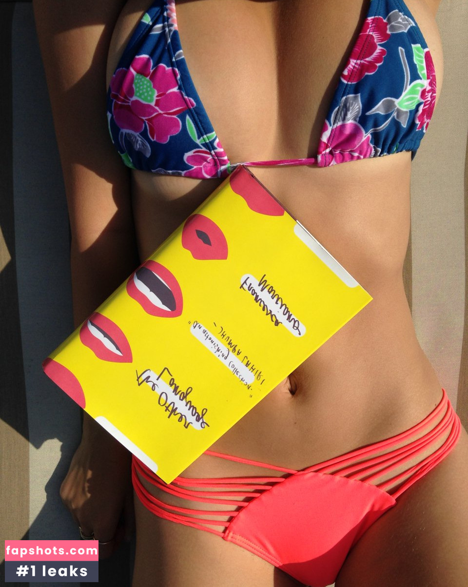 Emily Ratajkowski gallery photo #7661