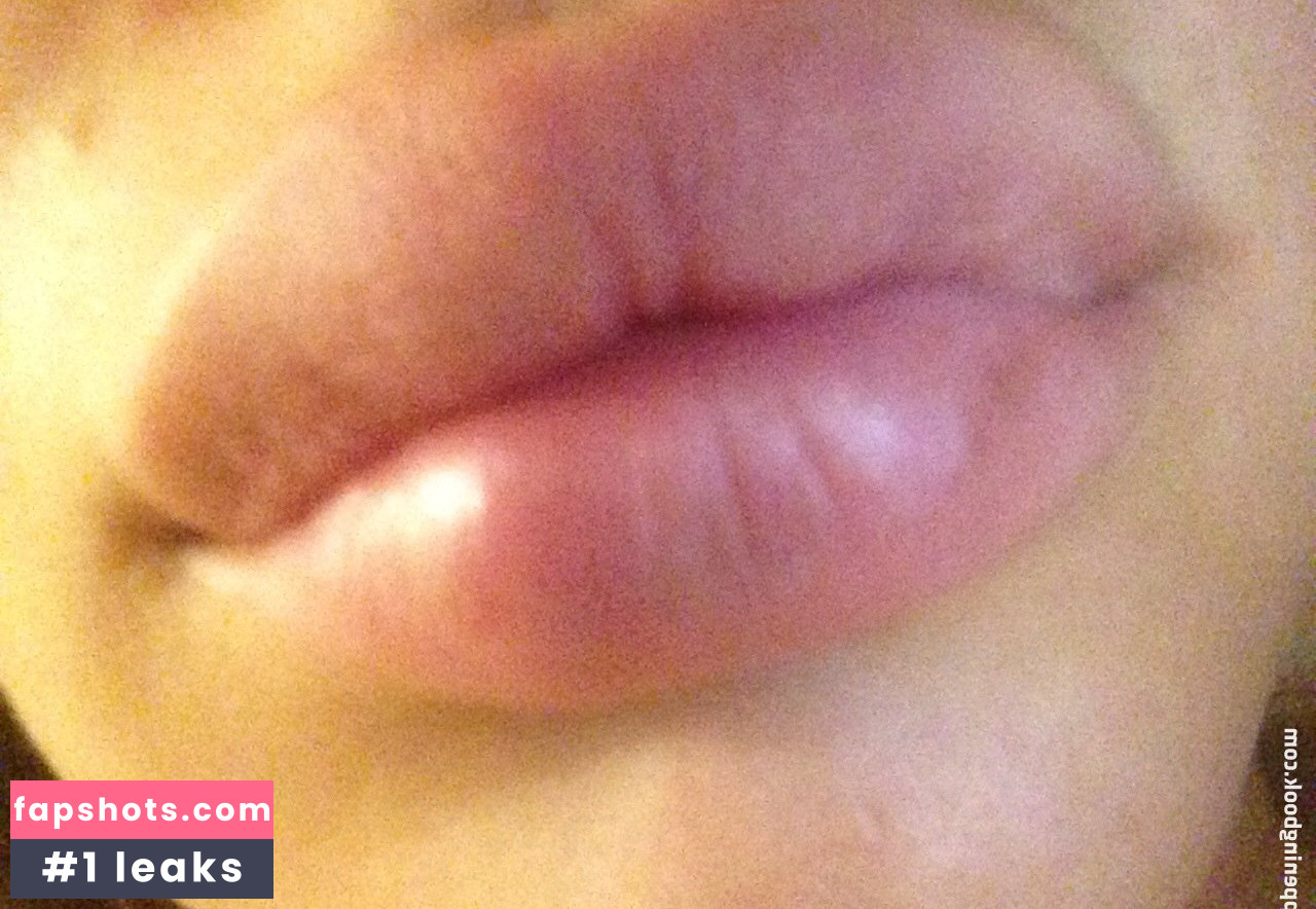 Emily Ratajkowski gallery photo #7662