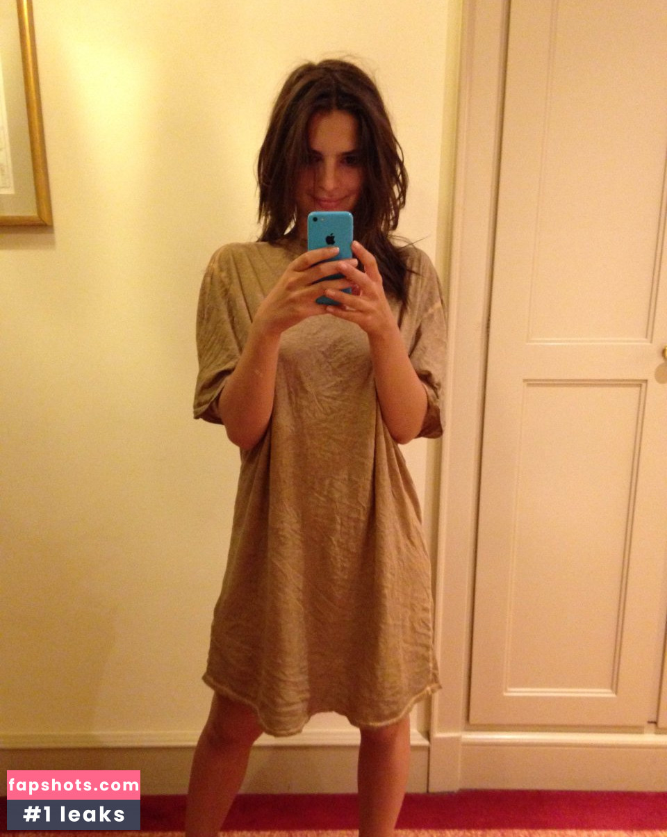 Emily Ratajkowski gallery photo #7663