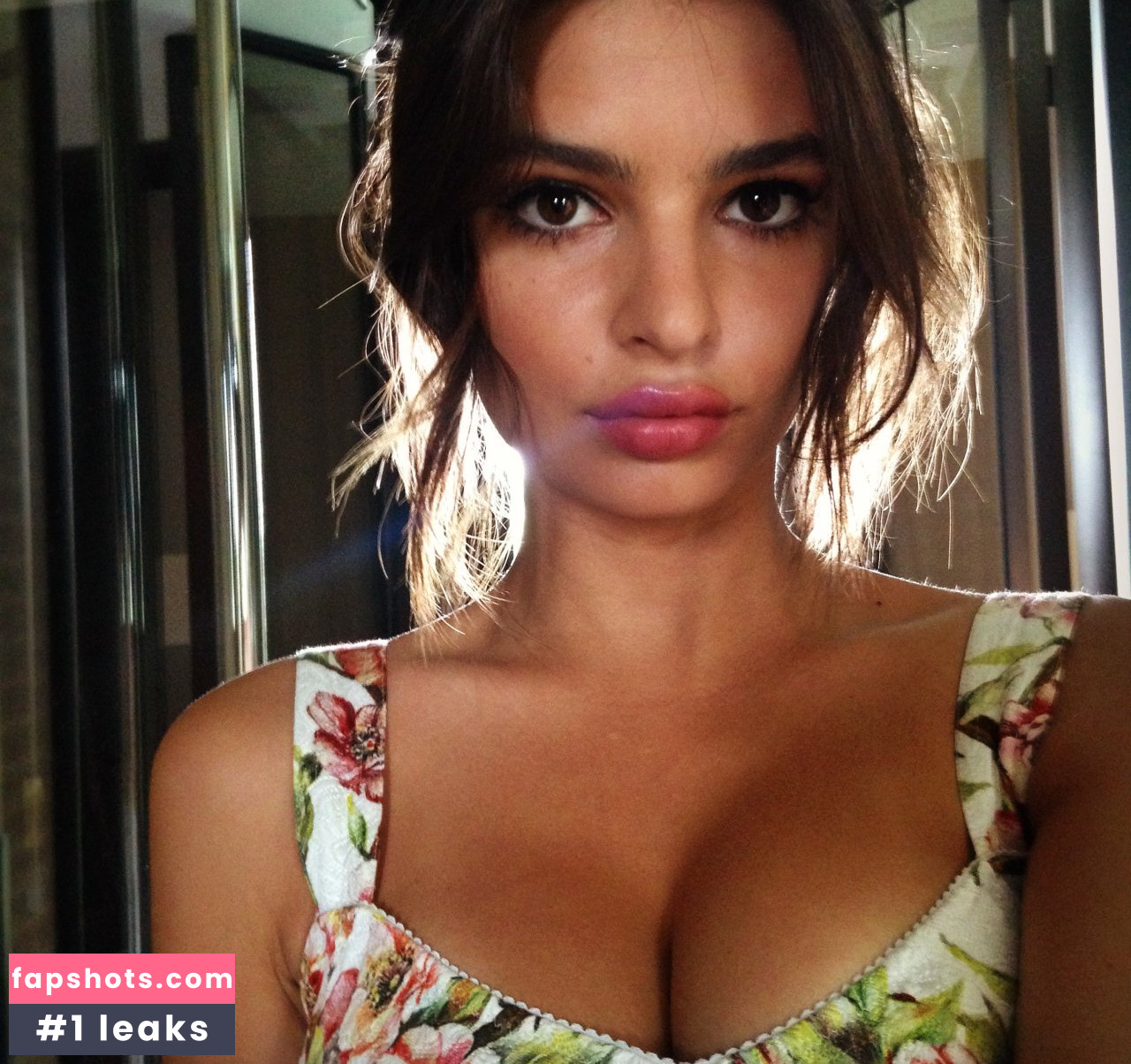 Emily Ratajkowski gallery photo #7682