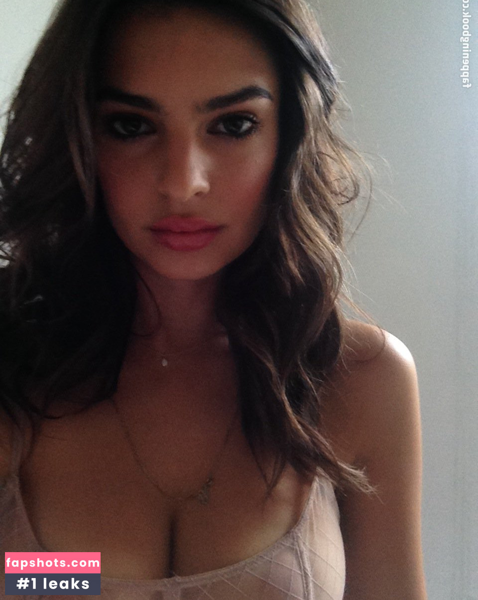 Emily Ratajkowski gallery photo #7690