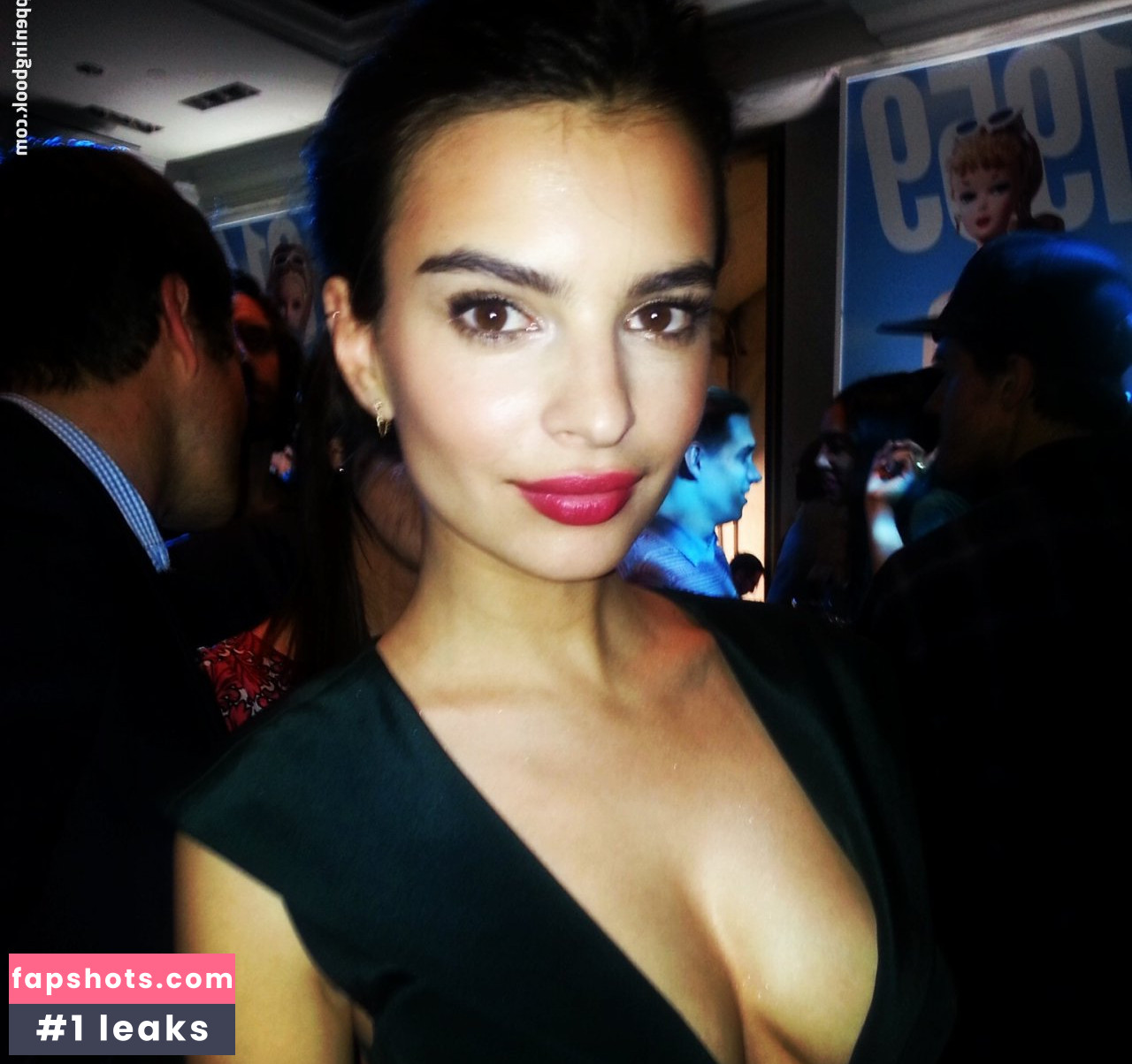 Emily Ratajkowski gallery photo #7692