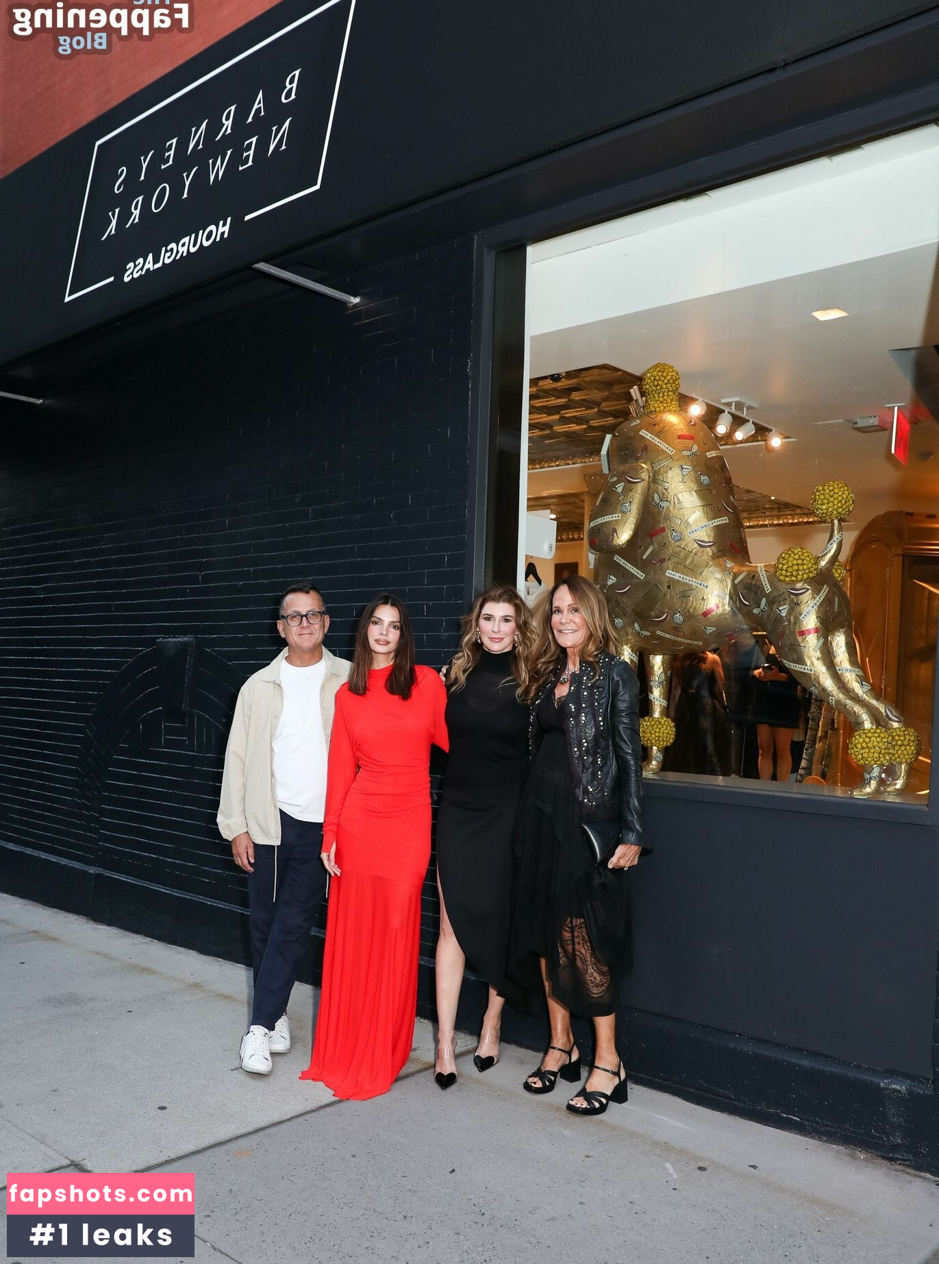 Emily Ratajkowski gallery photo #772